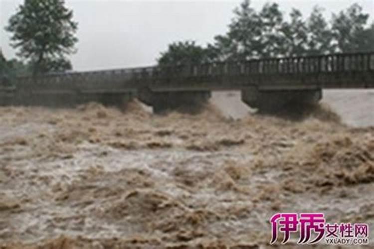 梦见奔流的洪水的预兆
