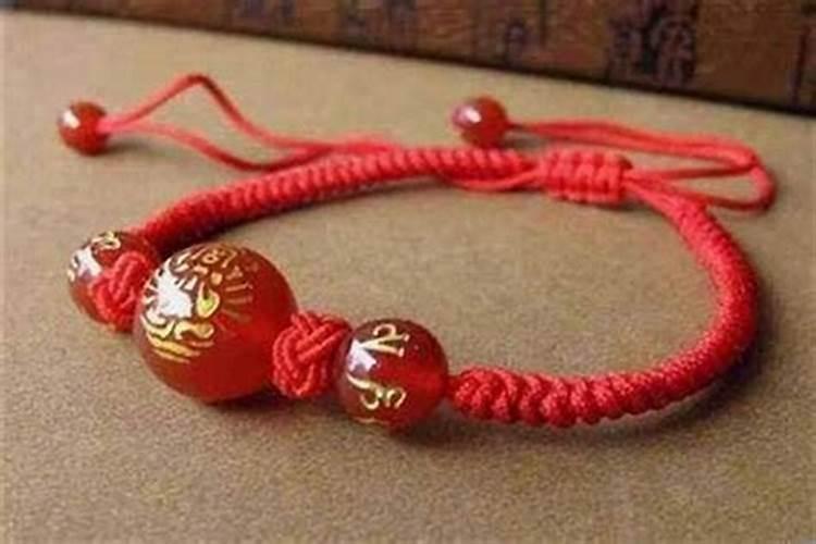 属虎的女性本命年佩戴什么好女性佩戴玉如意万事如意？