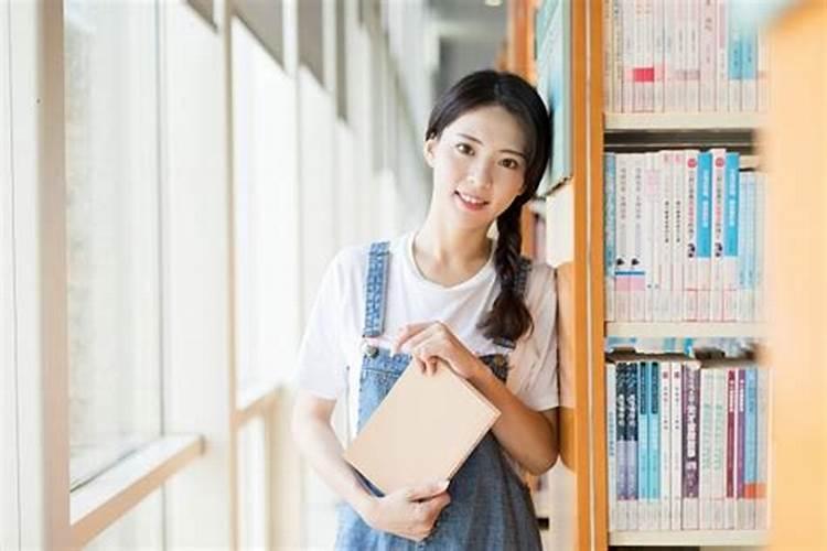 梦见很久不见的女同学是什么意思