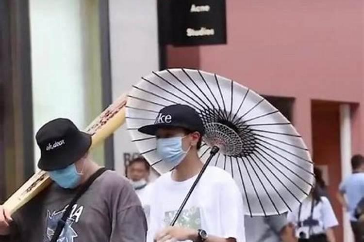 梦见男人穿裙子是什么意思