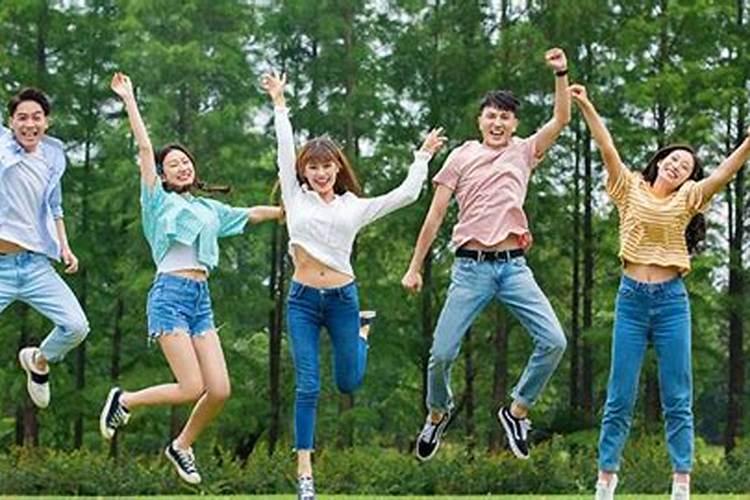 梦见在学校和同学一起玩乐的预兆