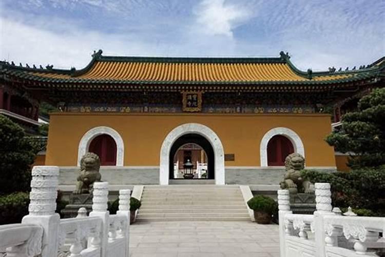 请问普陀山哪个寺庙可以做消灾法事？