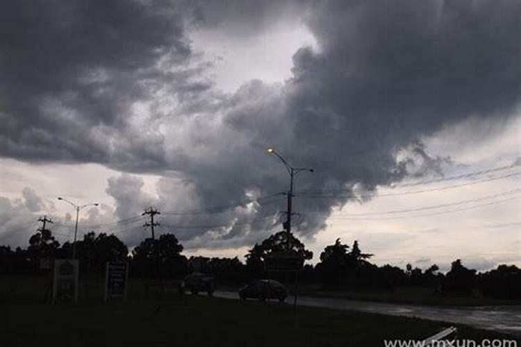 做梦梦到坐飞机看到彩虹又下雨还有雾是怎么回事