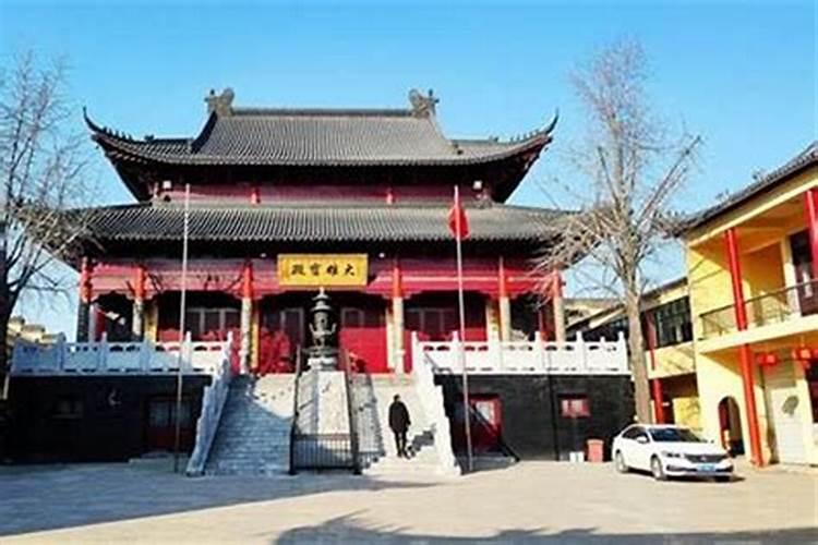 本命年的红内裤上面可以有其他颜色吗？比如白色,绿色之类的其他颜色,