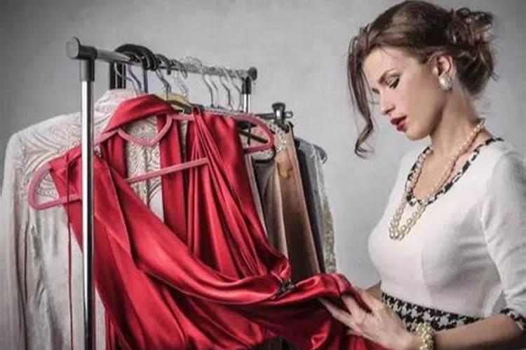 女人梦见在试穿新衣服预示着什么
