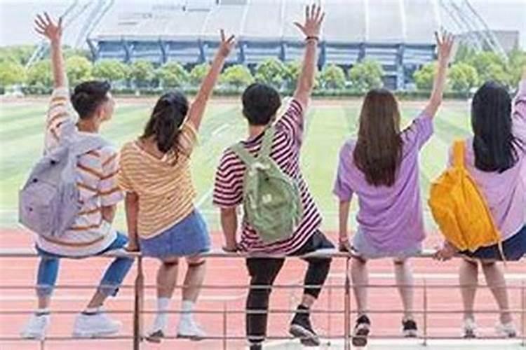 梦见手割了个大深口子是什么意思