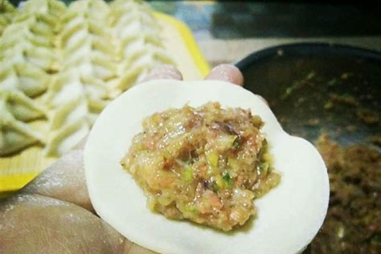 上供水饺筷子能放碗上吗