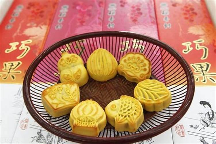 “七夕”的传统习俗:吃巧果、晒书、晒衣