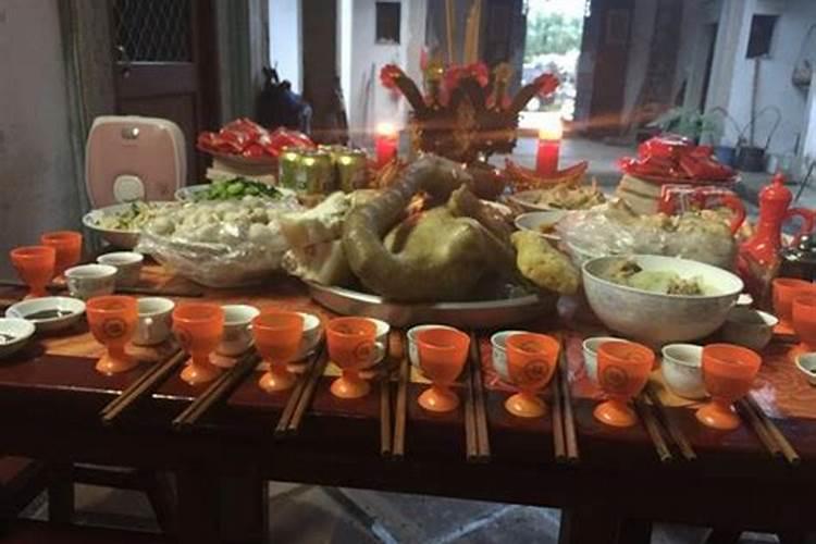 梦见一家人在一起吃饭是什么意思？