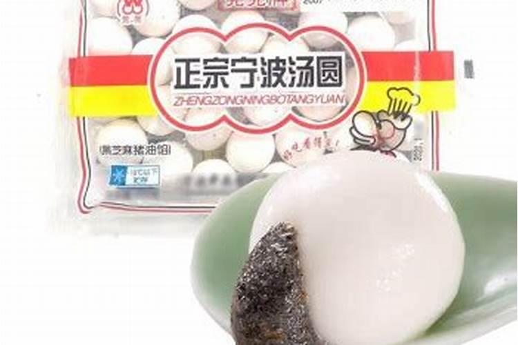 七夕节中国人通常吃什么？ a.蒿饼 b.巧果 c.竹筒饭 d.汤圆