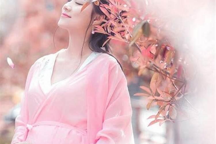 梦见在自家院内挖出水