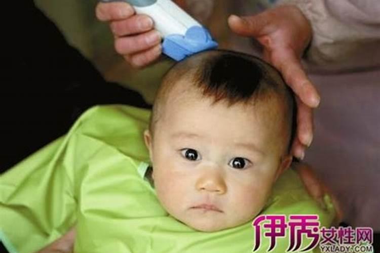 梦见一个女人头劈两半