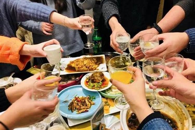 梦见吃饭人多的预兆