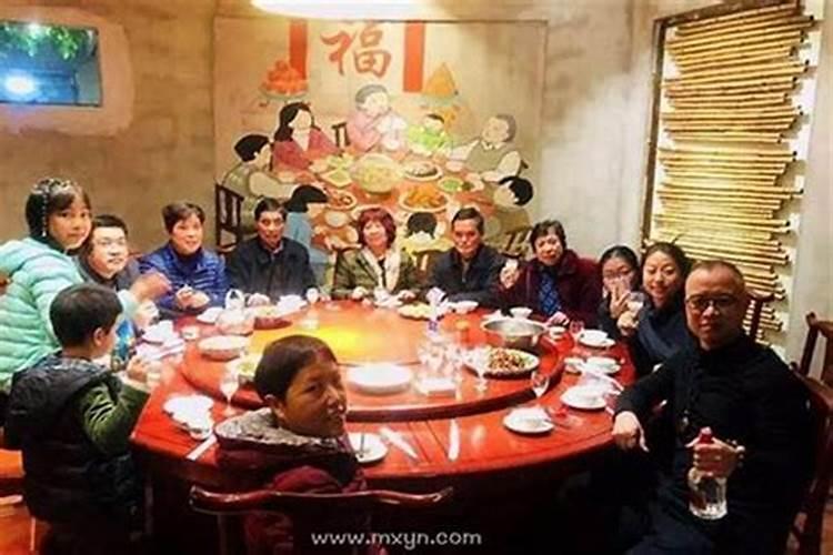 梦见开会人很多