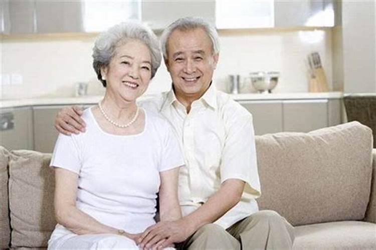 梦见死去的大哥还活着回家了