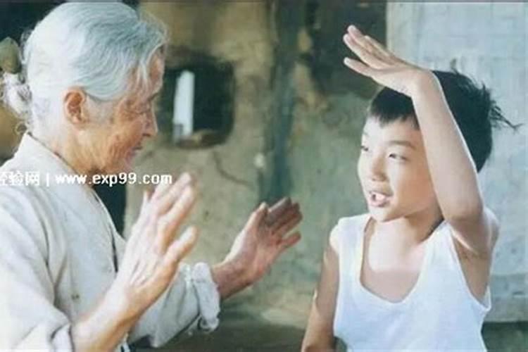 梦见死去的哥哥还活着而还给他抄嘴