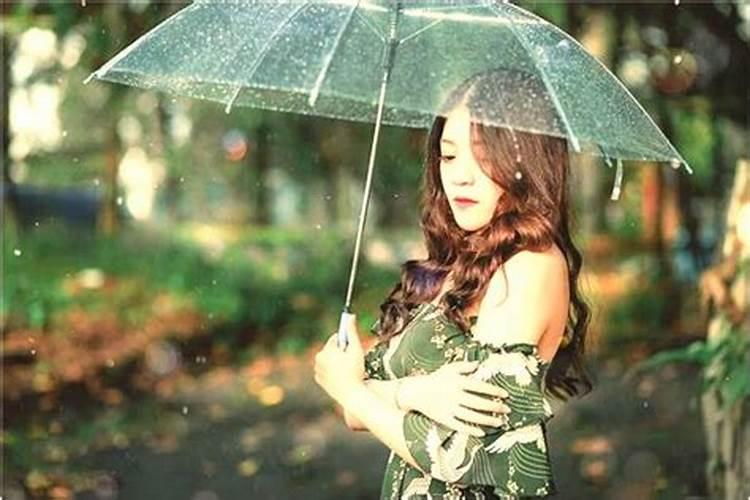 梦见女人咬我的预兆