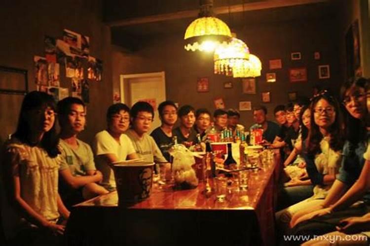 梦见同学聚会什么意思 梦见同学聚会的意思