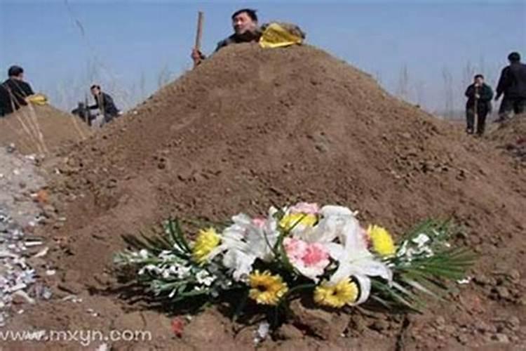 2023年七月十五坟墓塌陷能填土吗,七月十五坟地动土有什么讲究