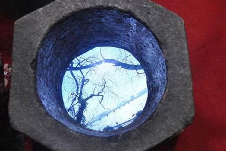 梦见水井满了水往外流什么意思？预示着什么？