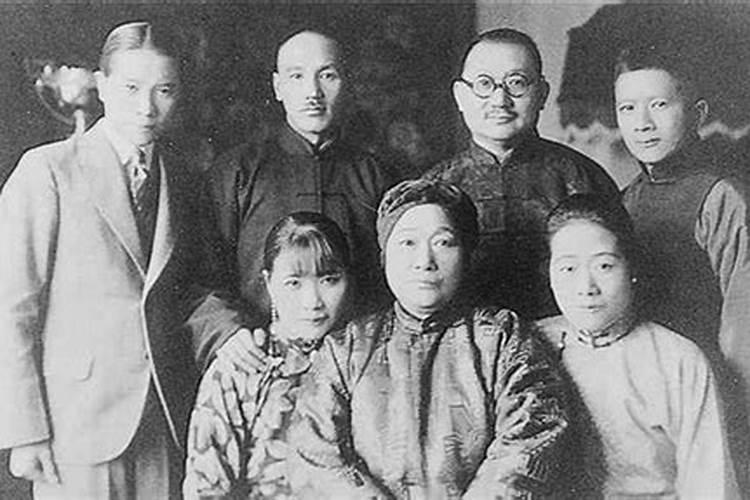 76年的龙女在2025年每月运势如何