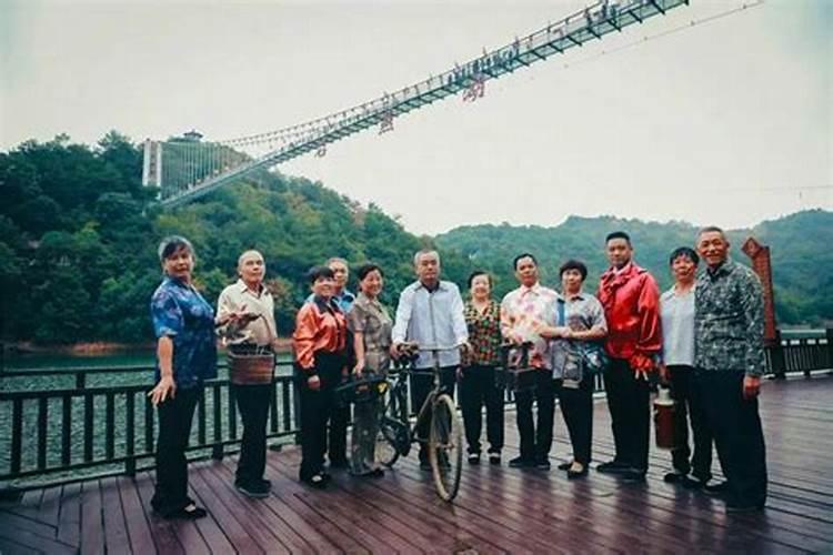 生辰八字放哪里最倒霉,八字照片压在那里让他人倒霉？