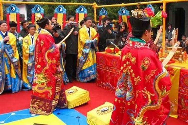 关于给死去的朋友诵佛经(尽量详细些,谢了!)