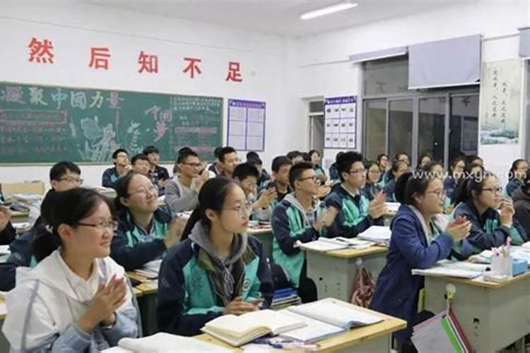 梦见同学来我家聚会有什么预兆？是什么意思？