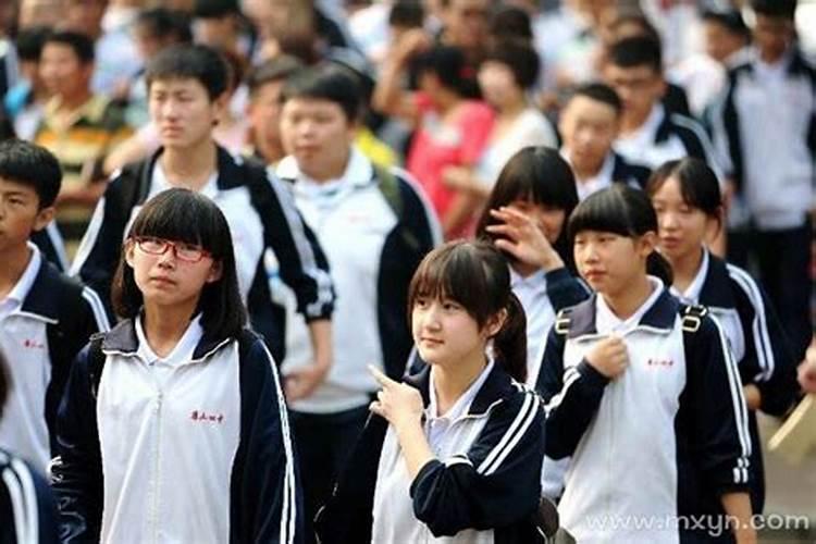 梦见以前高中男同学追求自己