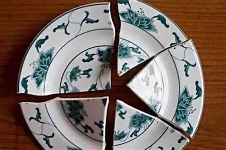 梦见摔饭碗摔不碎的预兆