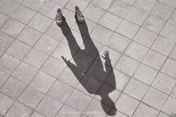 梦里熟人死了是什么意思？