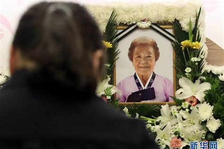 孙子梦到奶奶死了是什么意思