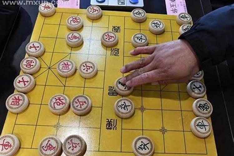 梦见下象棋是什么意思？