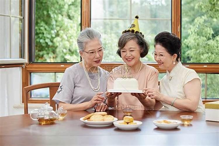 梦见和公婆边吃饭边聊天的预兆