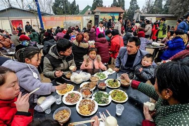 梦见很多人吃饭是什么预兆