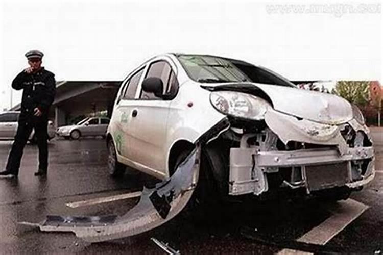 梦见出车祸是什么意思 梦见出车祸代表什么预兆