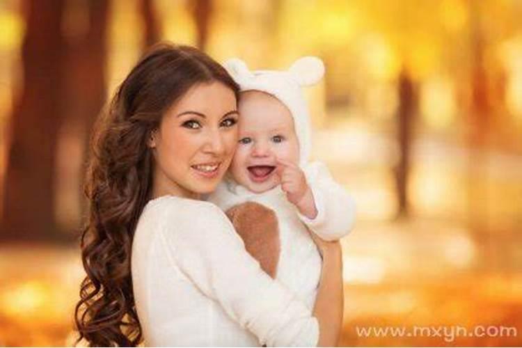 梦见怀里抱了个小女孩是自己女儿走路还有好大的水？