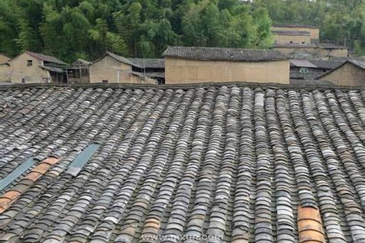 梦见老家房子漏雨什么意思