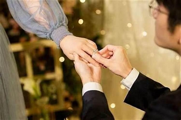 跟八字软的人结婚,生辰八字不合的人可以结婚吗