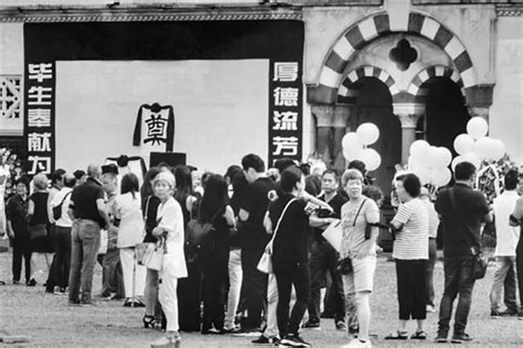 梦见无意之间参加别人的葬礼