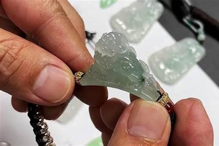 梦见厕所往外溢脏水的预兆
