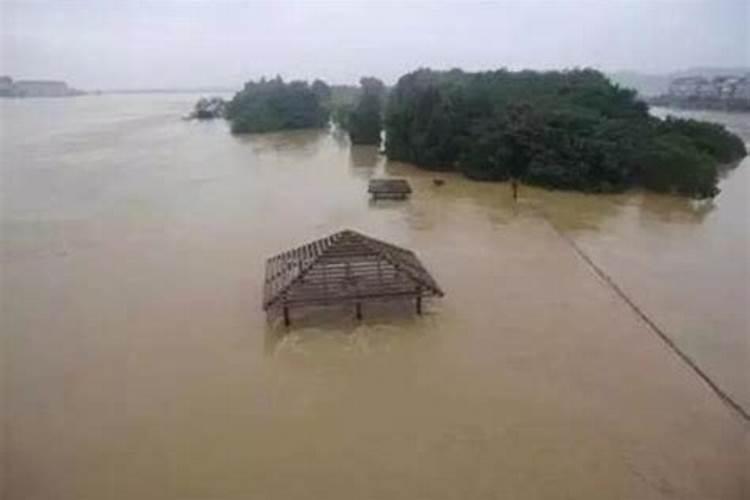 梦见大水冲塌了房子是什么意思