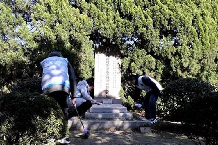 成龙的生辰八字
