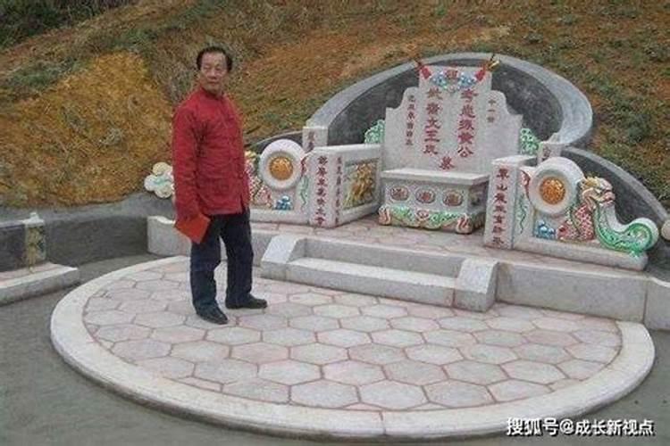 坟上立碑有讲究