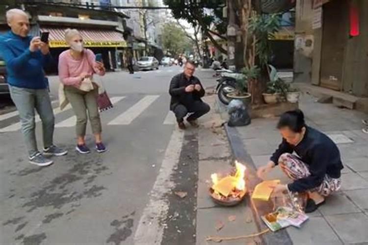 在家烧纸钱有什么讲究再家门口给已故亲人烧纸可以吗？
