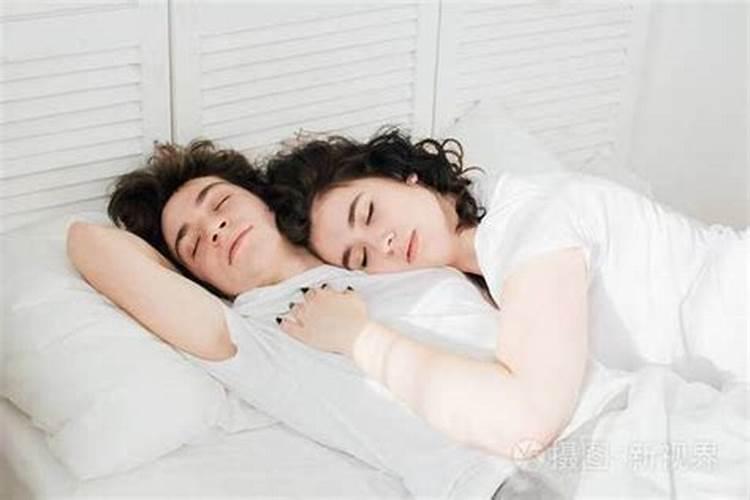 我梦到我的男朋友跟我的妹妹在一起了,是什么意思呢？拜托了各位 谢谢...