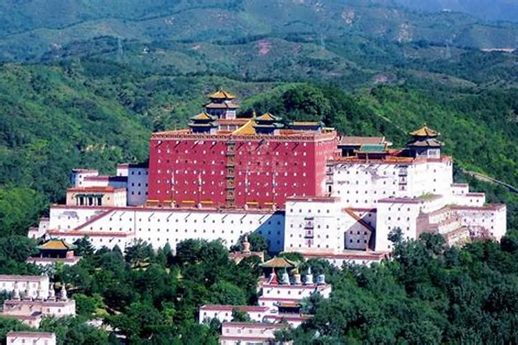 承德有什么好玩的地方？哪些景点必去？