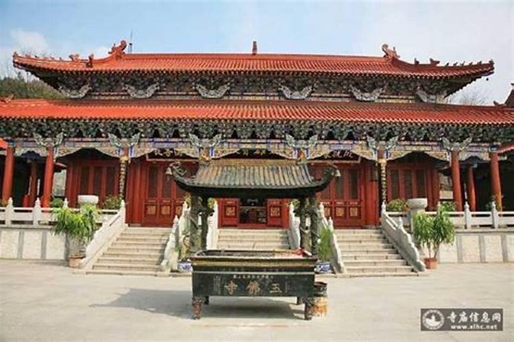 老人去世一周年家中一个儿子的怎样祭奠？