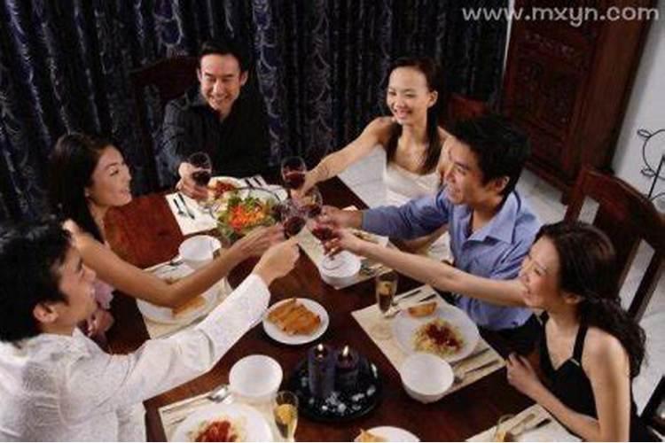 为什么晚上做梦会梦到来月经
