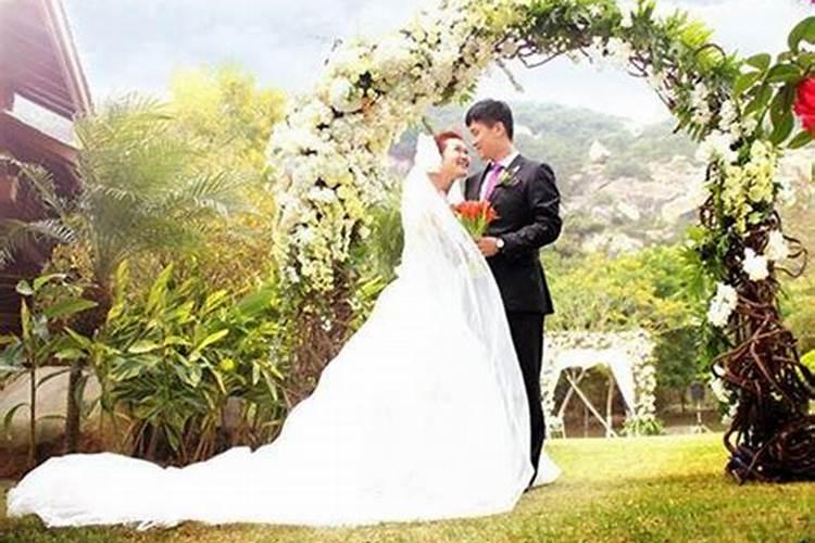 梦见弟弟结婚当天和新娘子吵架婚礼没办成？